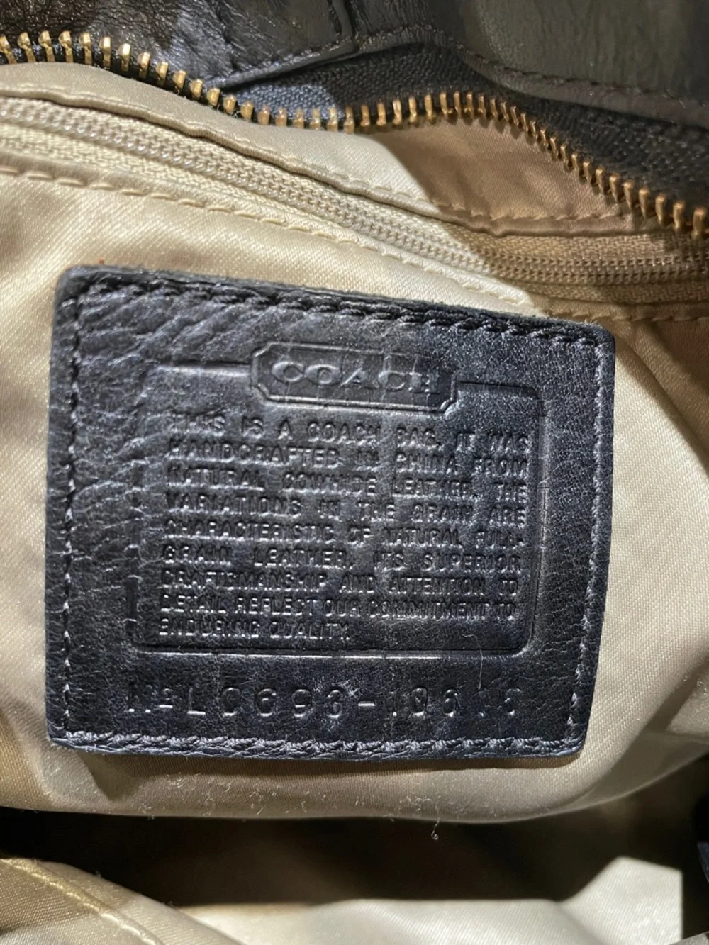 🌺COACH Black Leather Shoulder Bag with Wide Strap